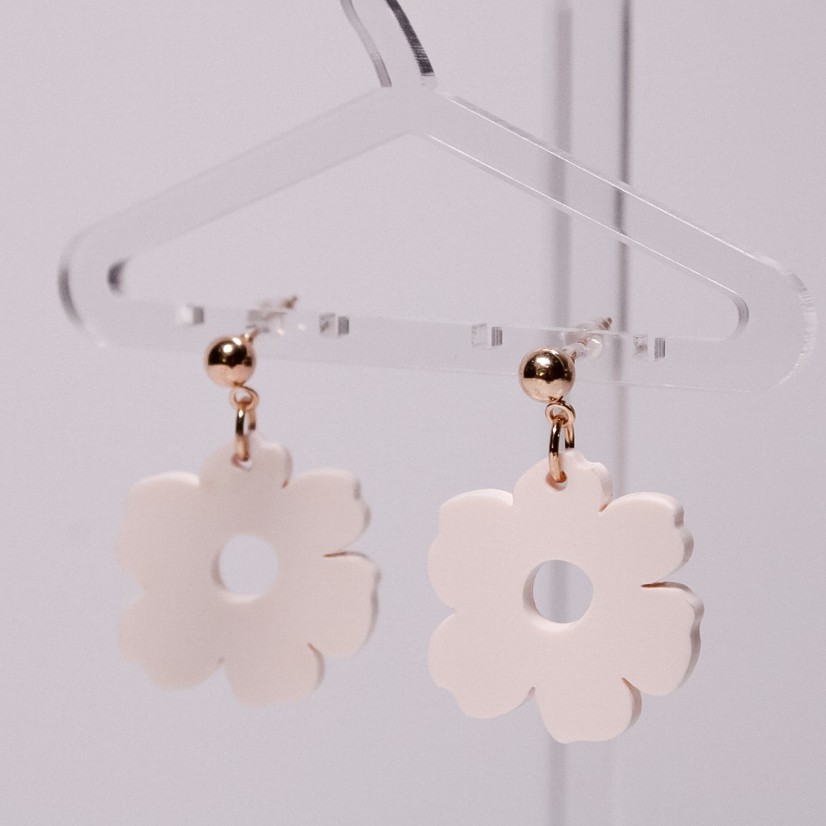 Vanilla floral earrings