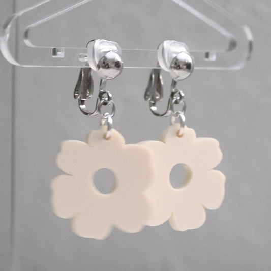 Neutral floral earrings