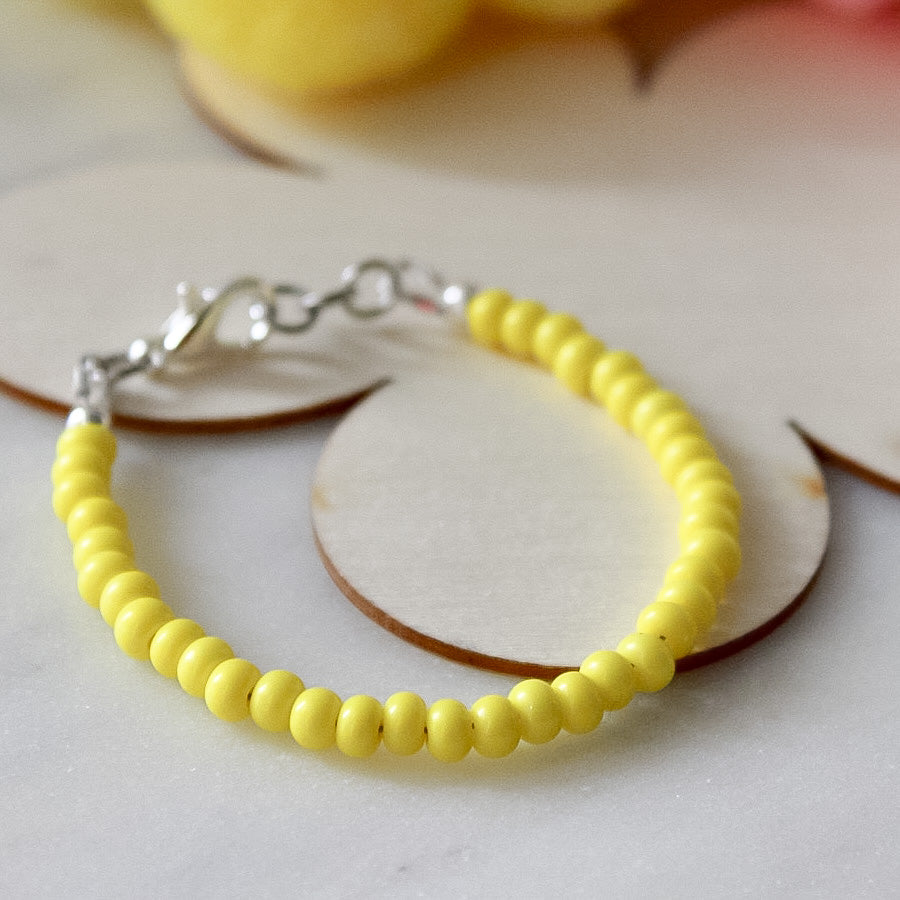 Intense yellow dainty necklace